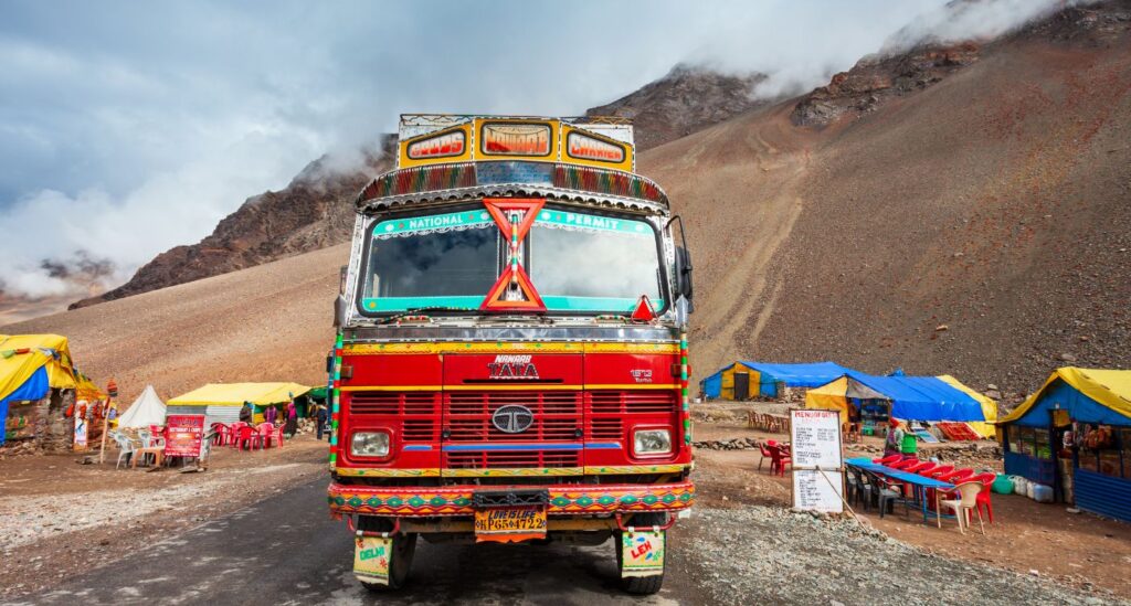 Financing Used Commercial Vehicles: Options and How Dealgini Can Help Secure the Best Deal